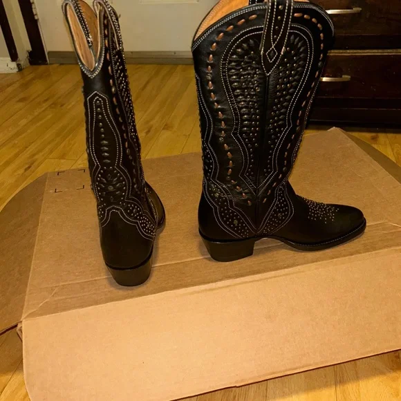 Beautiful,stunning Frye black boots with gorgeous studs on them zipper on side - Picture 4 of 10